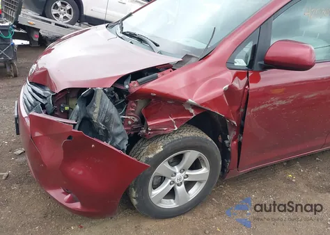 2011 Toyota Sienna Le V6 из США, поврежденный, VIN 5TDKK3DC7BS154679